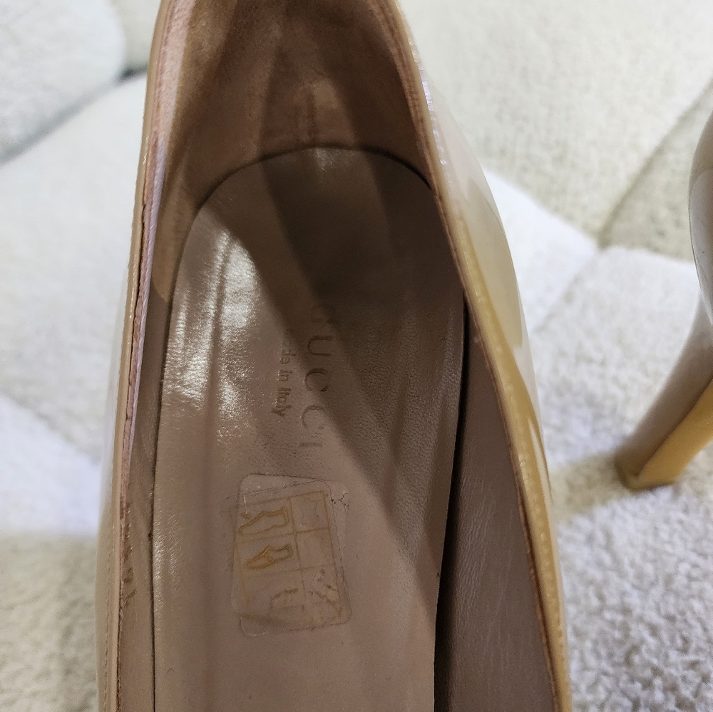 Gucci Beige Patent Leather Slip On Pumps - Picture 4 of 6